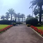 New! Sea View Studio - Beachfront Living In Cannes, Boulevard Du Midi - Nouveau! Studio Vue Mer, Face A La Plage, Les Pieds Dans L\'Eau