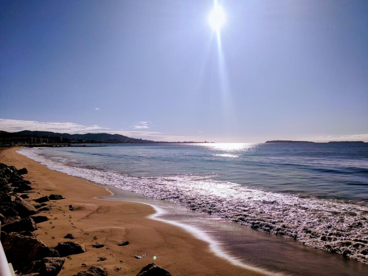 New! Sea View - Beachfront Living In Cannes, Boulevard Du Midi - Nouveau! Vue Mer, Face A La Plage, Les Pieds Dans L'eau Appartamento Cannes