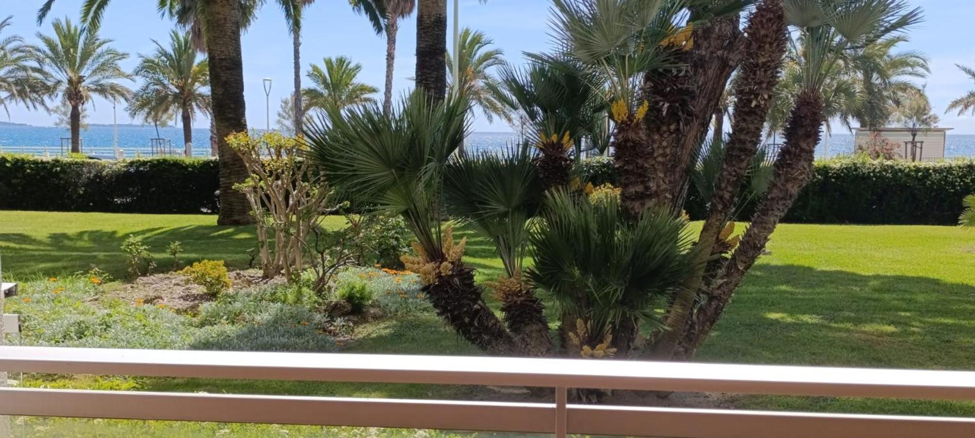 New! Sea View - Beachfront Living In Cannes, Boulevard Du Midi - Nouveau! Vue Mer, Face A La Plage, Les Pieds Dans L'eau Appartamento Cannes