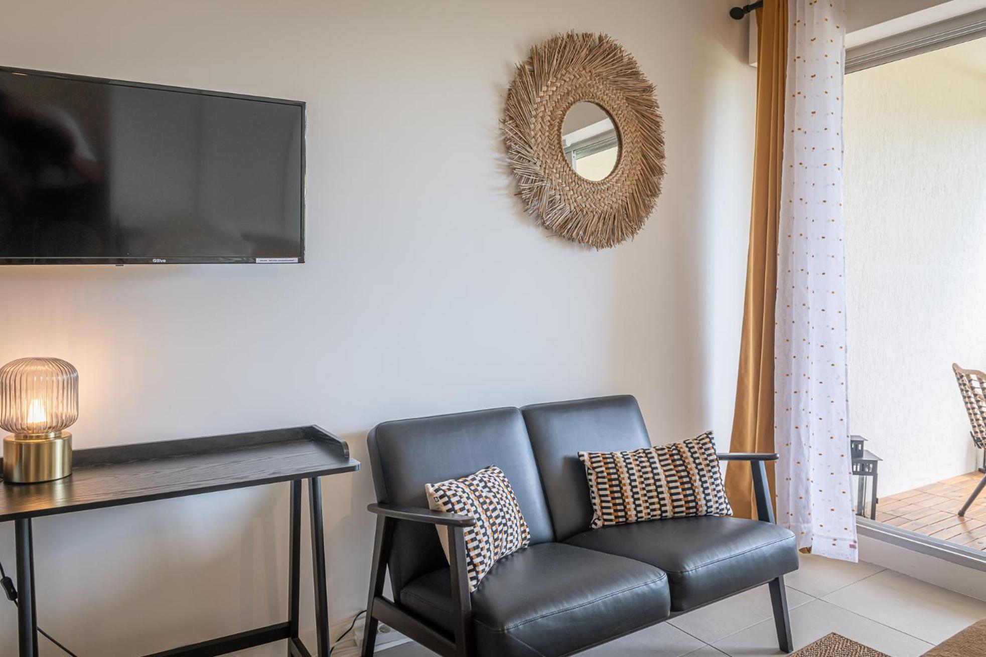 Apartment New! Sea View - Beachfront Living In Cannes, Boulevard Du Midi - Nouveau! Vue Mer, Face A La Plage, Les Pieds Dans L'eau