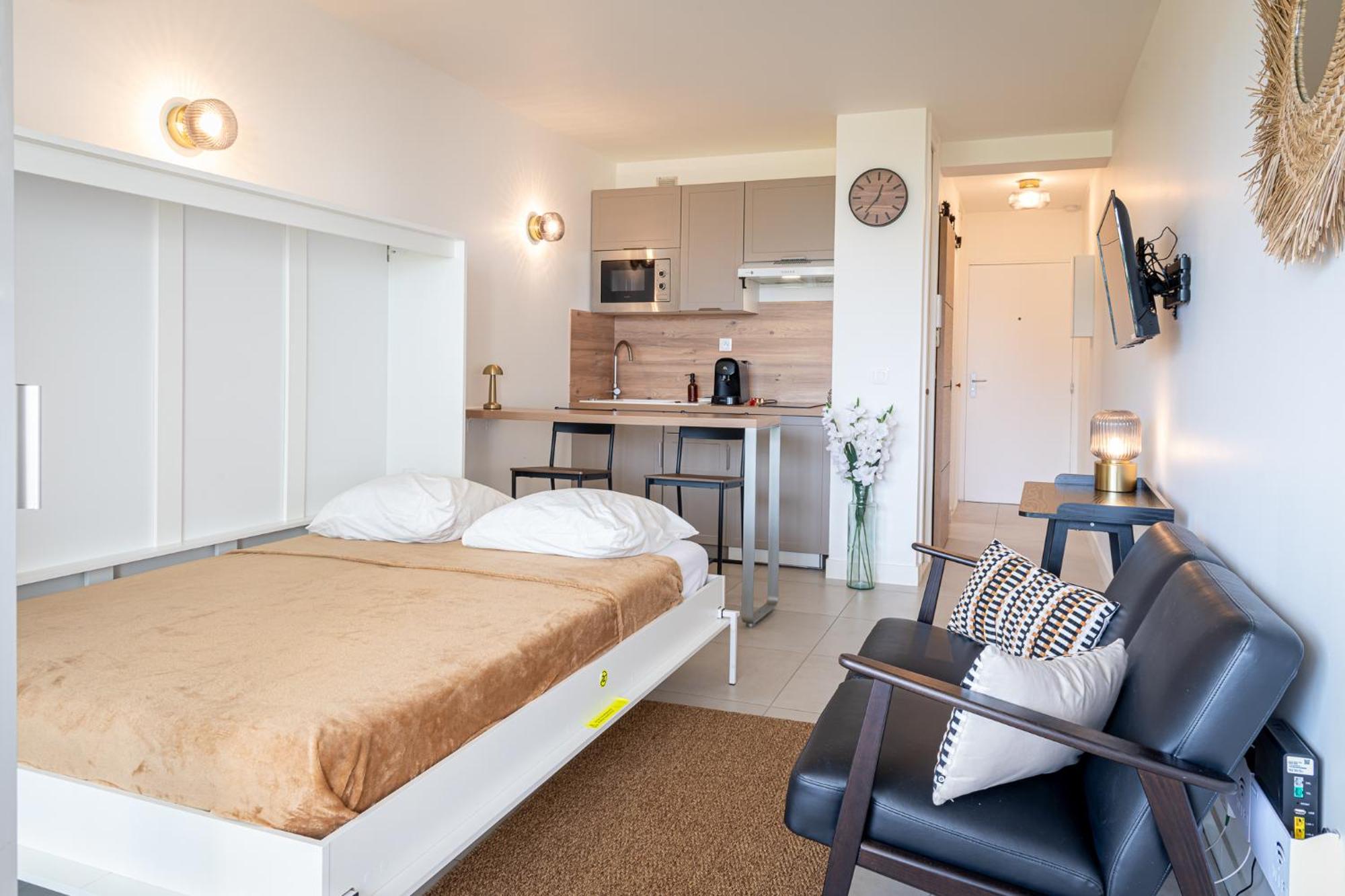 Apartment New! Sea View - Beachfront Living In Cannes, Boulevard Du Midi - Nouveau! Vue Mer, Face A La Plage, Les Pieds Dans L'eau