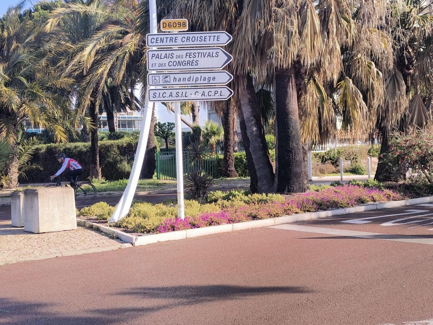 Apartment New! Sea View - Beachfront Living In Cannes, Boulevard Du Midi - Nouveau! Vue Mer, Face A La Plage, Les Pieds Dans L'eau